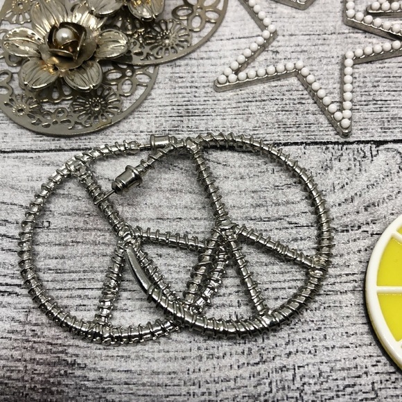 Bundle lot 6 fun whimsy playful statement earrings dangle drop hoops star peace. - Picture 3 of 7